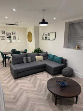 BRIGHT & SPACIOUS Apartment, ST ALBANS CITY CENTRE, PRIME LOCATION, Walk to TRAIN STATION, Allocated PARKING SPACE
